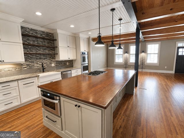 708 4th Avenue, West Point, GA 31833