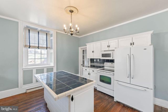 2298 WINCHESTER AVE, Martinsburg, WV 25405