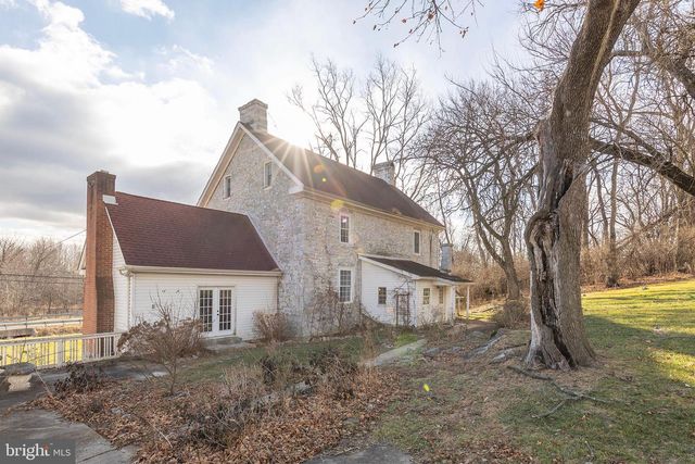 2298 WINCHESTER AVE, Martinsburg, WV 25405