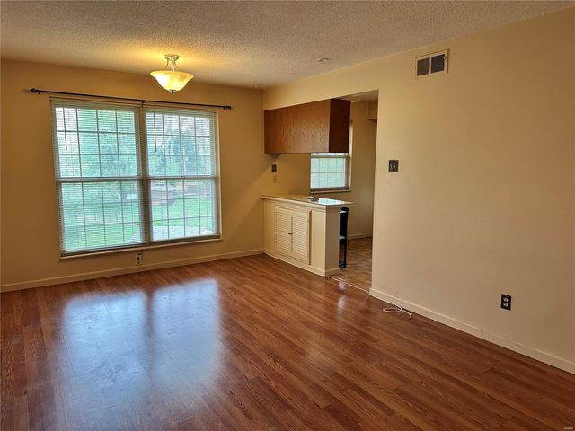 8736 Santa Bella Drive G, Hazelwood, MO 63042