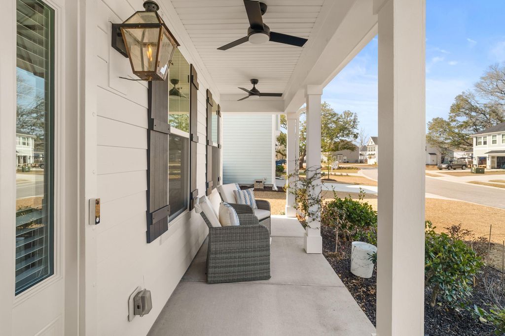 Image 3 of property listing at 1029 Saltwater Circle, Johns Island, SC 29455