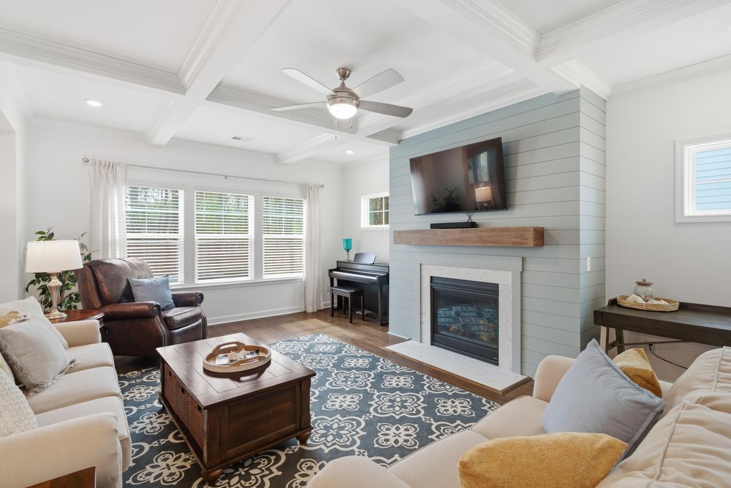 Image 7 of property listing at 1029 Saltwater Circle, Johns Island, SC 29455