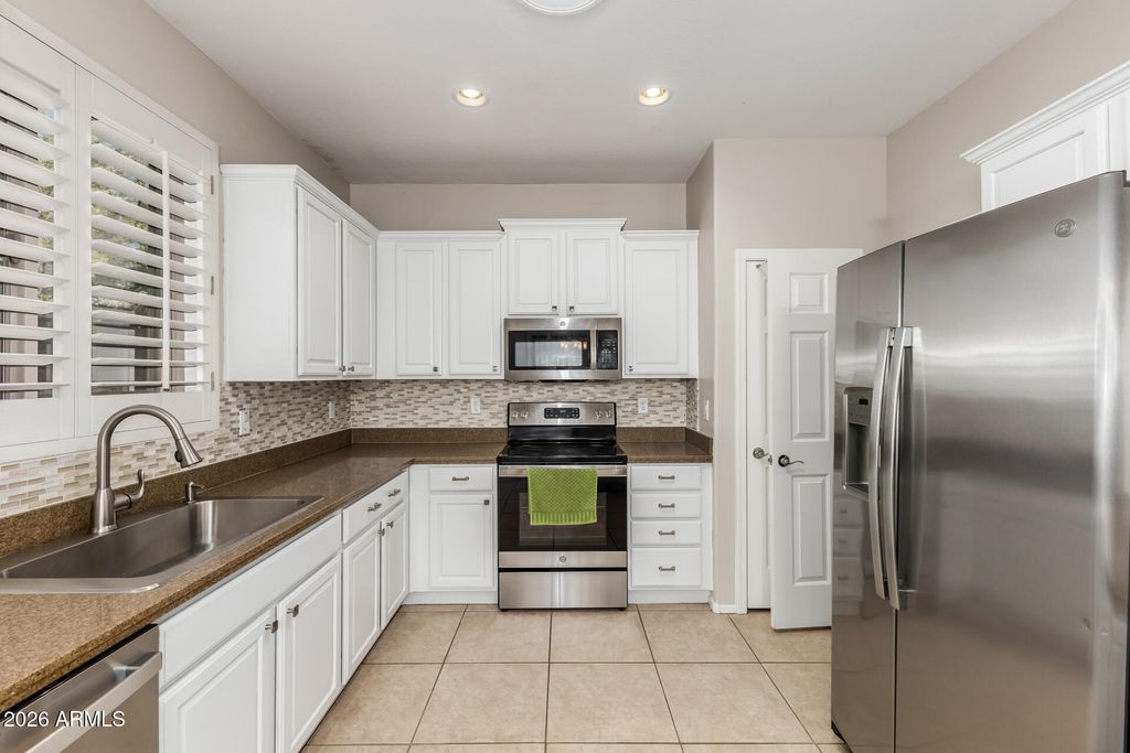 Image 10 of property listing at 2102 E YELLOWSTONE Place, Chandler, AZ 85249