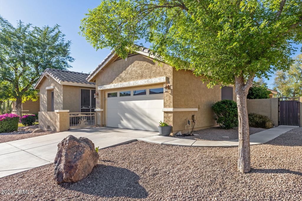 Image 2 of property listing at 2102 E YELLOWSTONE Place, Chandler, AZ 85249