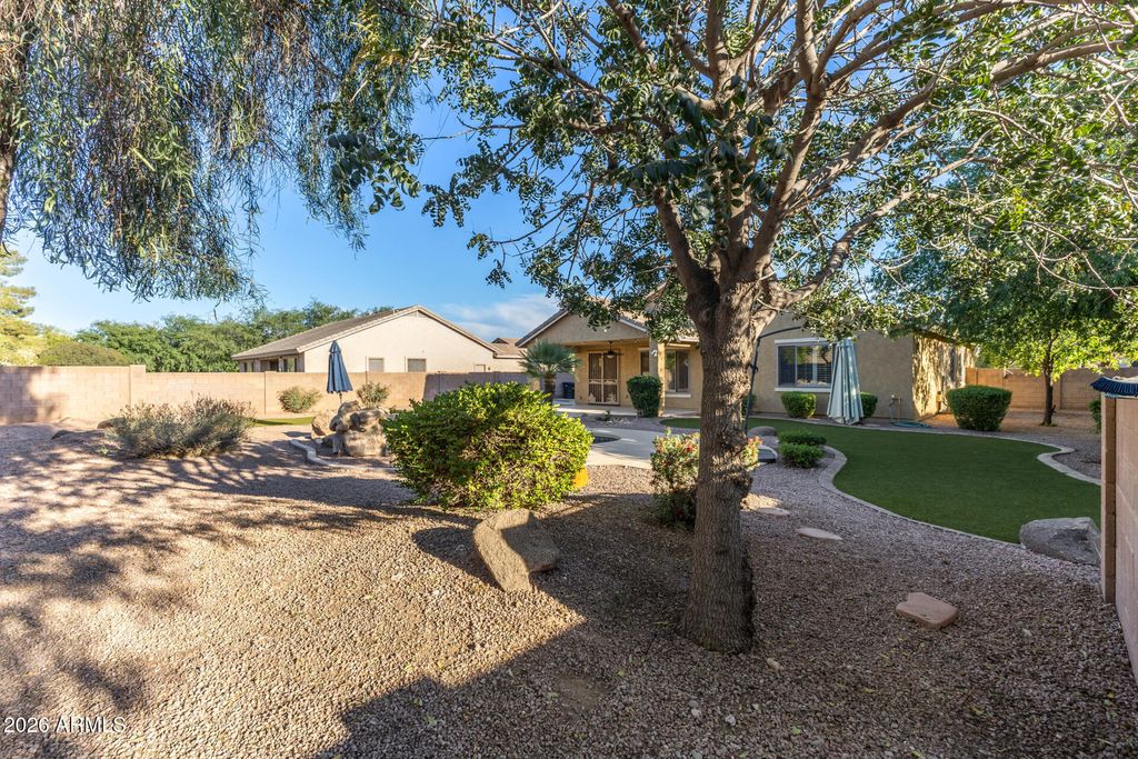 Image 24 of property listing at 2102 E YELLOWSTONE Place, Chandler, AZ 85249