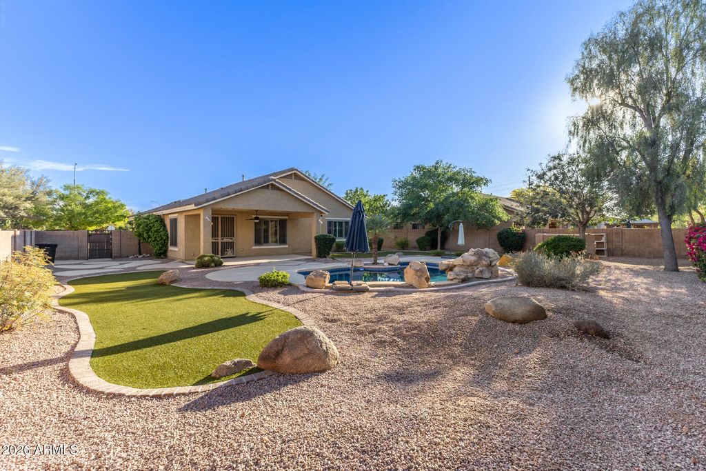 Image 29 of property listing at 2102 E YELLOWSTONE Place, Chandler, AZ 85249