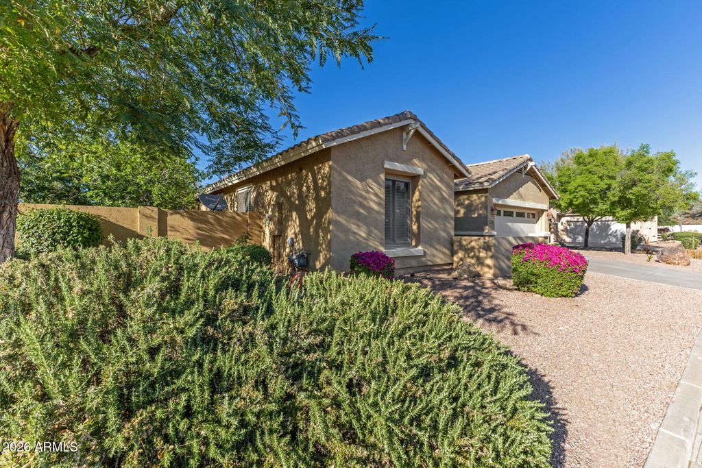 Image 3 of property listing at 2102 E YELLOWSTONE Place, Chandler, AZ 85249