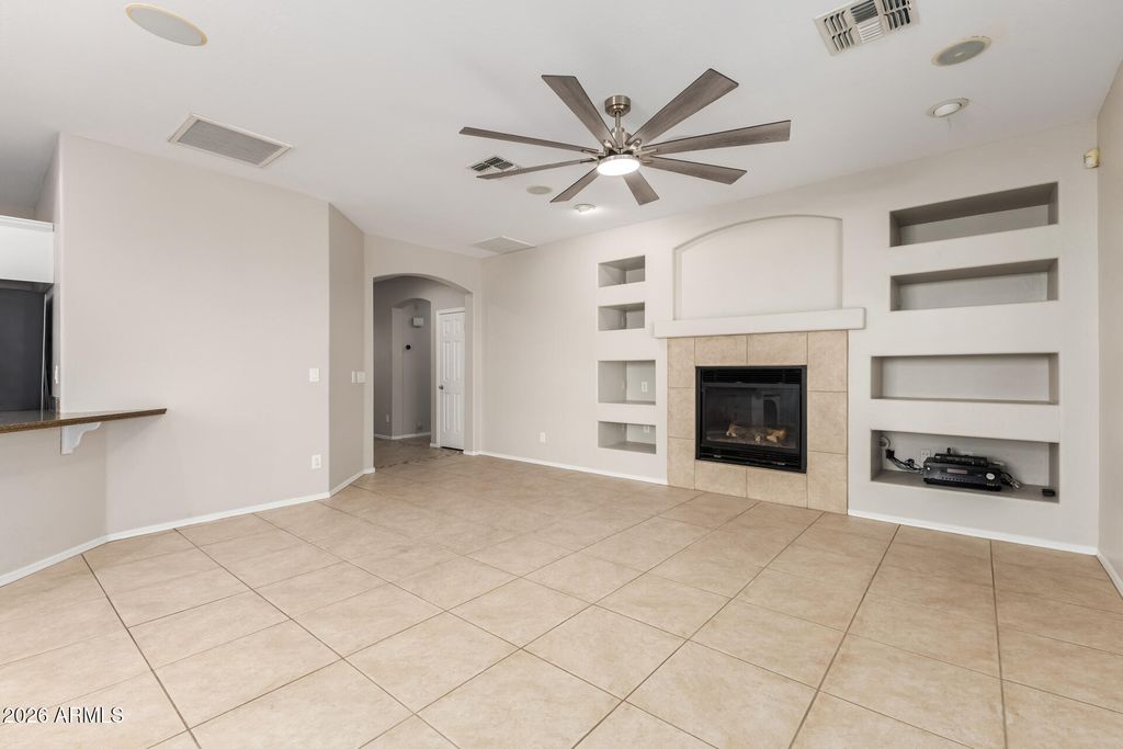 Image 9 of property listing at 2102 E YELLOWSTONE Place, Chandler, AZ 85249