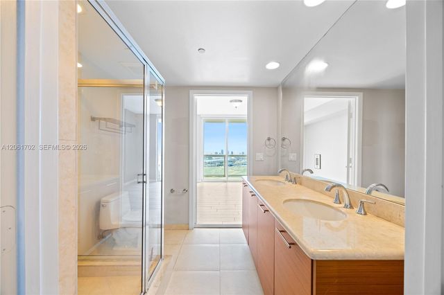50 Biscayne Boulevard 4706, Miami, FL 33132