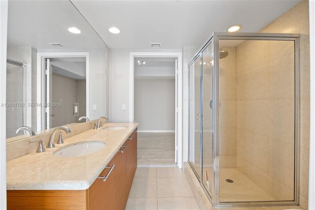 50 Biscayne Boulevard 4706, Miami, FL 33132