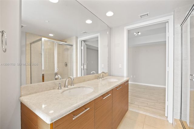 50 Biscayne Boulevard 4706, Miami, FL 33132