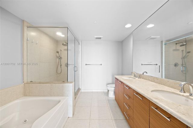 50 Biscayne Boulevard 4706, Miami, FL 33132