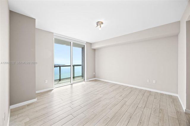 50 Biscayne Boulevard 4706, Miami, FL 33132