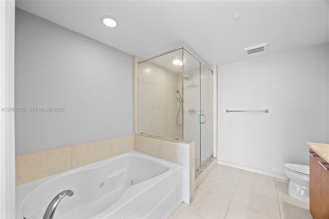 50 Biscayne Boulevard 4706, Miami, FL 33132
