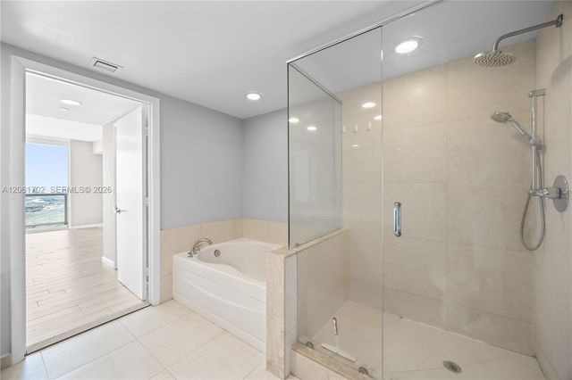 50 Biscayne Boulevard 4706, Miami, FL 33132