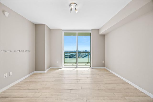50 Biscayne Boulevard 4706, Miami, FL 33132