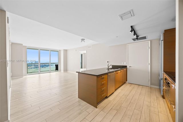 50 Biscayne Boulevard 4706, Miami, FL 33132