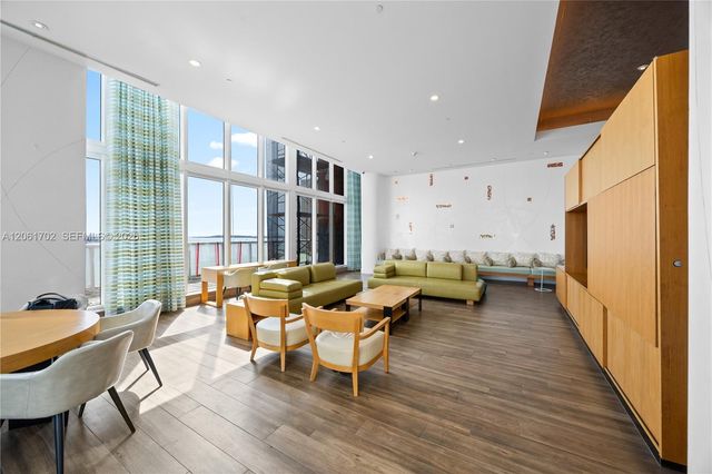 50 Biscayne Boulevard 4706, Miami, FL 33132