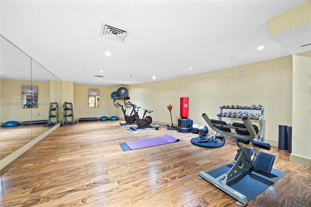 50 Biscayne Boulevard 4706, Miami, FL 33132