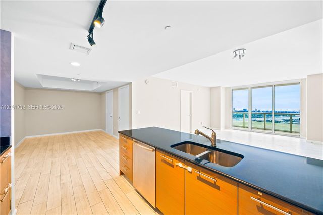 50 Biscayne Boulevard 4706, Miami, FL 33132