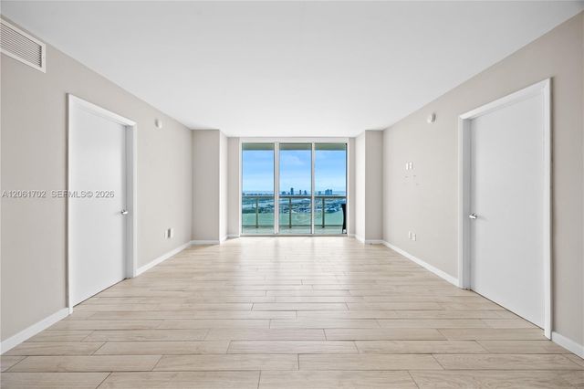 50 Biscayne Boulevard 4706, Miami, FL 33132