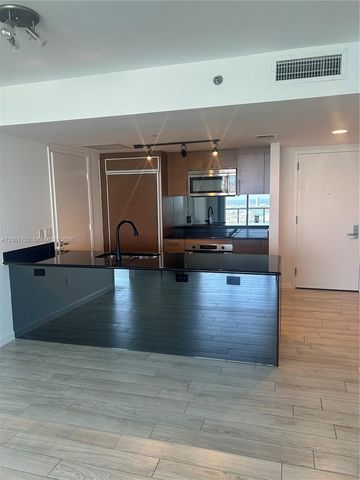 50 Biscayne Boulevard 4706, Miami, FL 33132