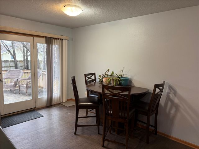 212 N 14th Avenue, Winterset, IA 50273