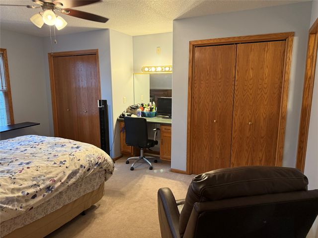 212 N 14th Avenue, Winterset, IA 50273