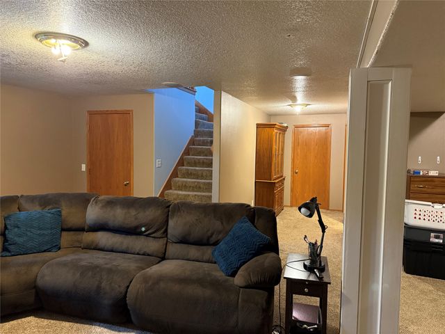 212 N 14th Avenue, Winterset, IA 50273