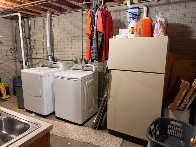 212 N 14th Avenue, Winterset, IA 50273