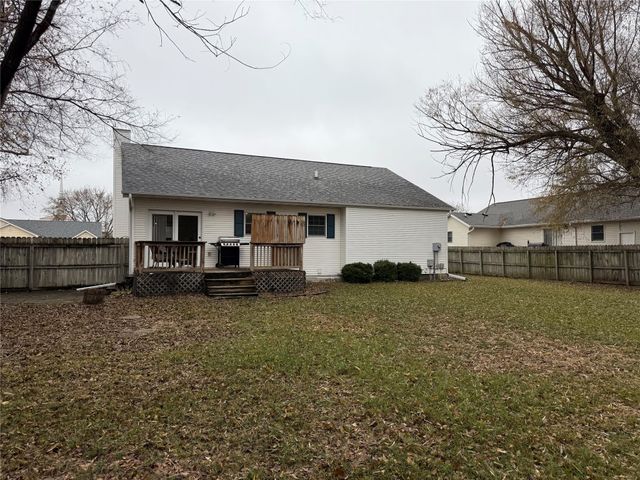 212 N 14th Avenue, Winterset, IA 50273