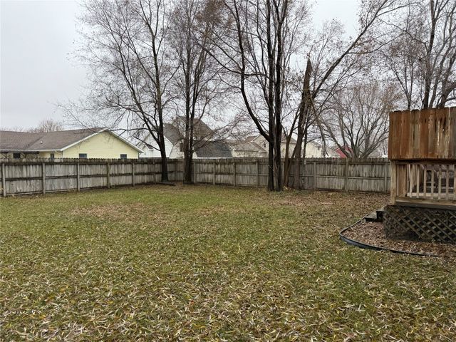 212 N 14th Avenue, Winterset, IA 50273