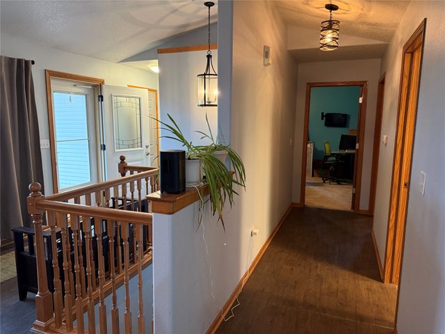 212 N 14th Avenue, Winterset, IA 50273