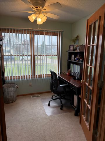 212 N 14th Avenue, Winterset, IA 50273