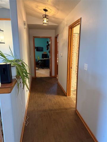 212 N 14th Avenue, Winterset, IA 50273