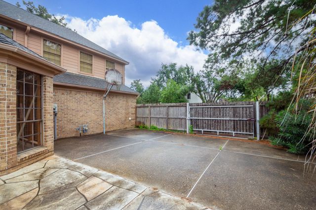 6738 Apple Valley Lane, Houston, TX 77069