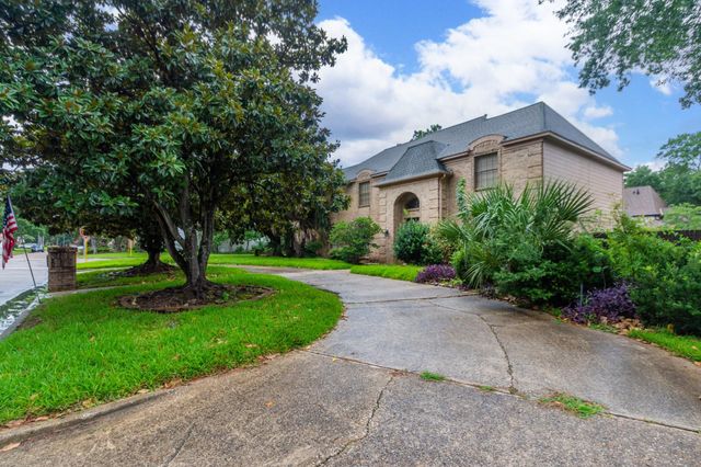6738 Apple Valley Lane, Houston, TX 77069