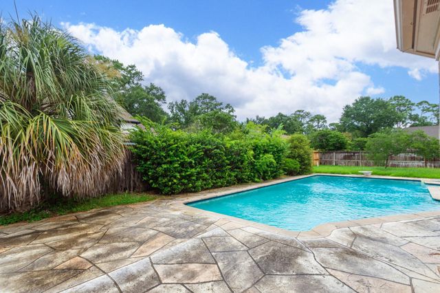 6738 Apple Valley Lane, Houston, TX 77069