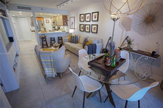 5880 Collins Ave 302, Miami Beach, FL 33140