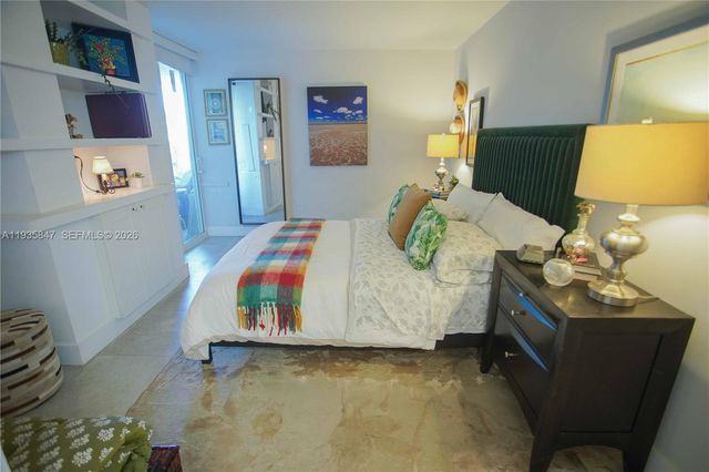 5880 Collins Ave 302, Miami Beach, FL 33140