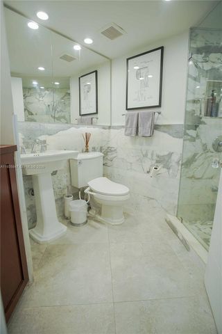 5880 Collins Ave 302, Miami Beach, FL 33140