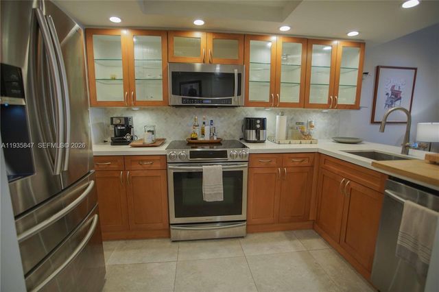 5880 Collins Ave 302, Miami Beach, FL 33140