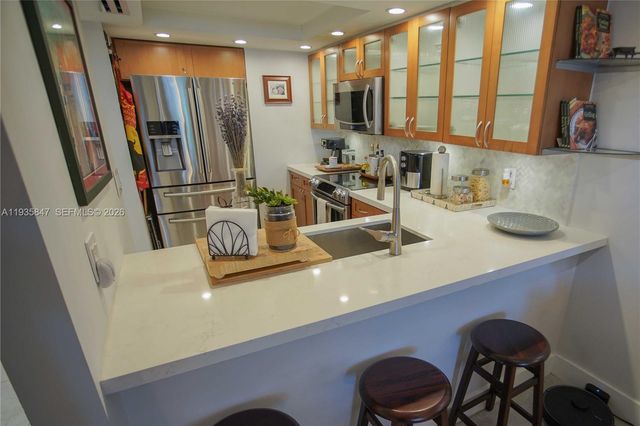 5880 Collins Ave 302, Miami Beach, FL 33140