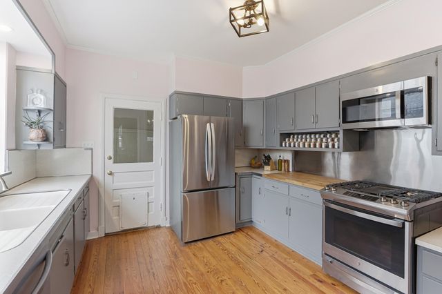 880 N MCLEAN BLVD, Memphis, TN 38107