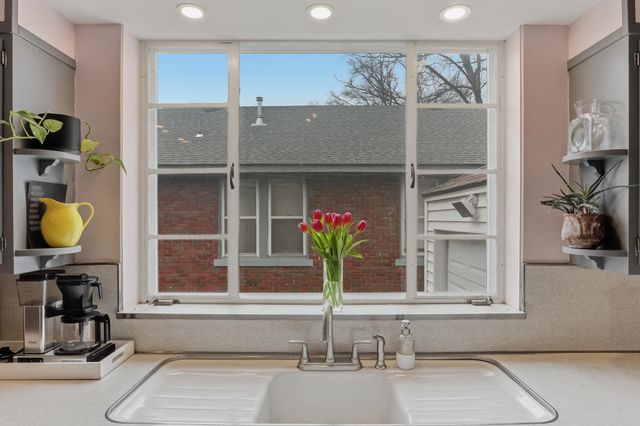 880 N MCLEAN BLVD, Memphis, TN 38107