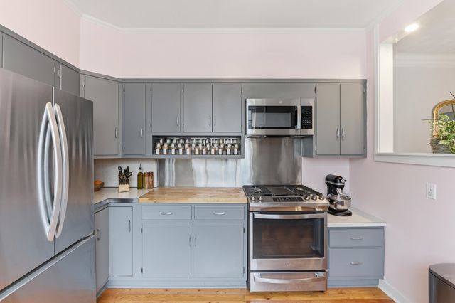 880 N MCLEAN BLVD, Memphis, TN 38107