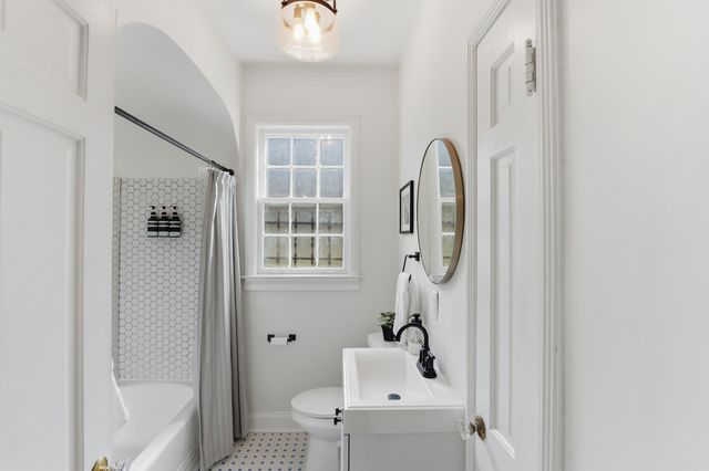 880 N MCLEAN BLVD, Memphis, TN 38107