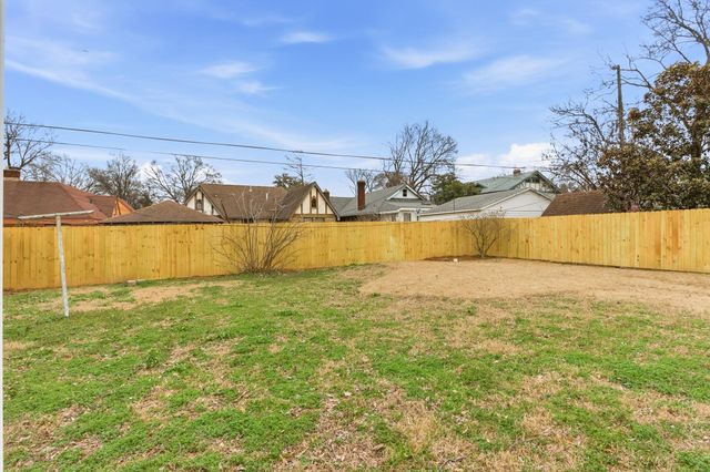 880 N MCLEAN BLVD, Memphis, TN 38107