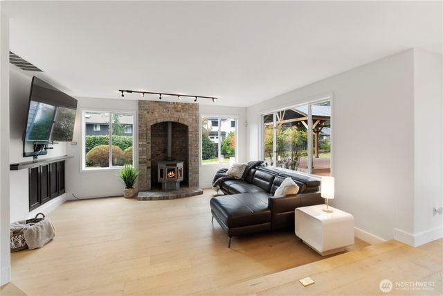 22314 SE 290th Street, Black Diamond, WA 98010