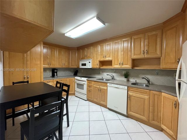 5001 Collins Avenue 15D, Miami Beach, FL 33140